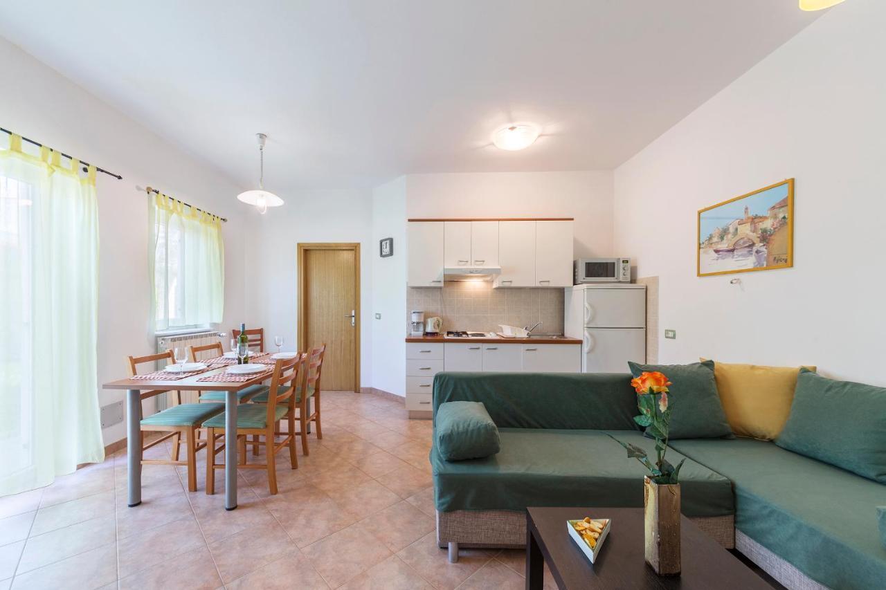 Apartments Pino Pula Zewnętrze zdjęcie