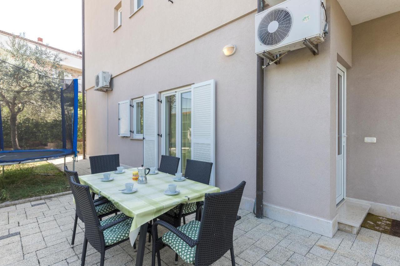 Apartments Pino Pula Zewnętrze zdjęcie