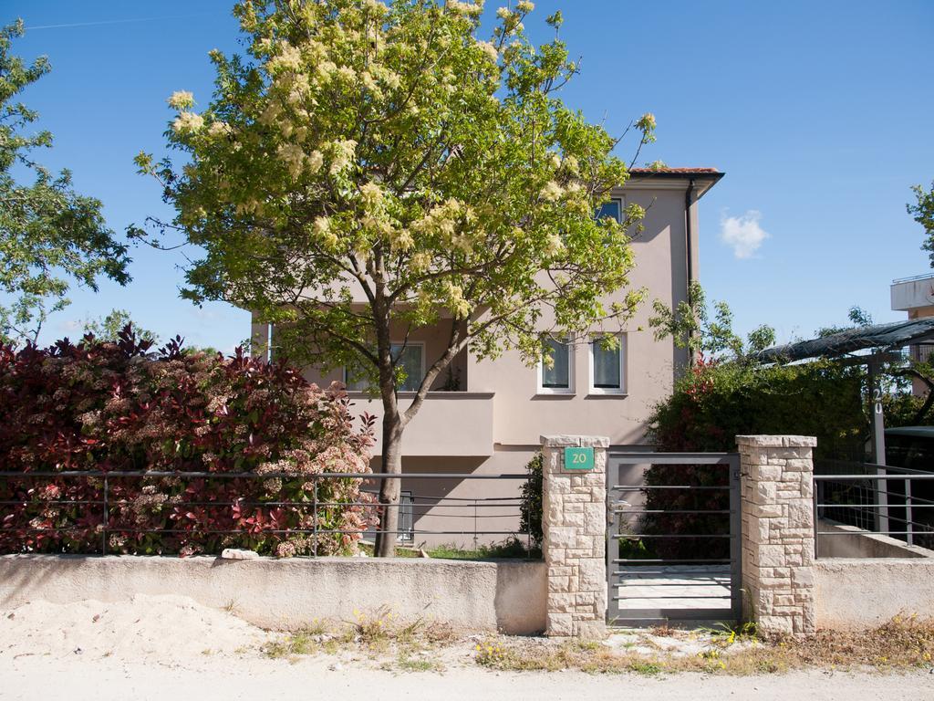 Apartments Pino Pula Zewnętrze zdjęcie